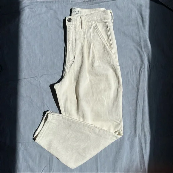 NWOT Abercrombie & Fitch Mom Jeans - Picture 4 of 6